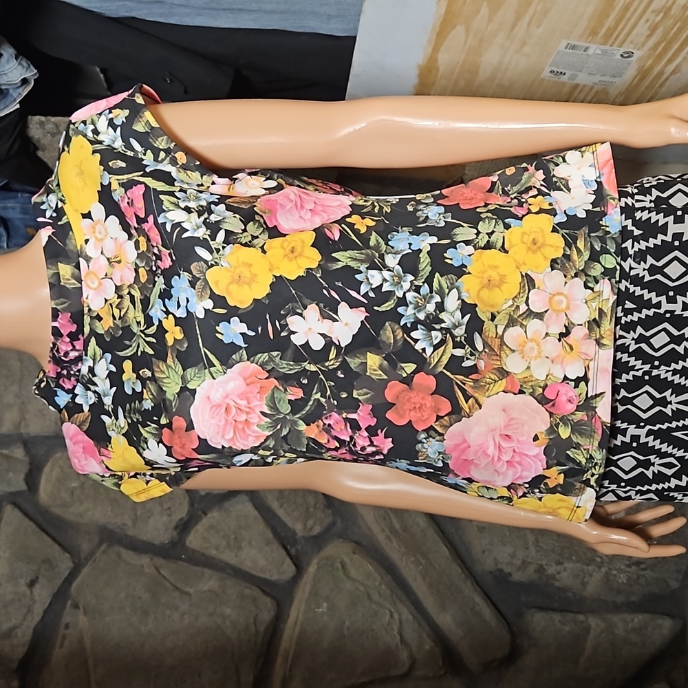 7th Ave New york & company Floral blouse